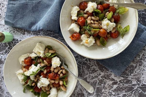 Butter beans with blistered tomatoes and mozzarella