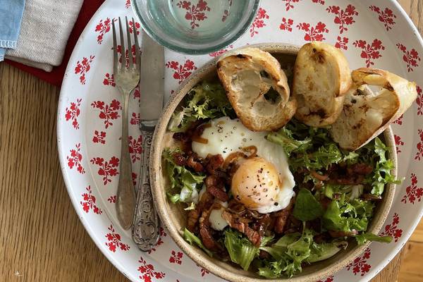 Lyonnaise salad