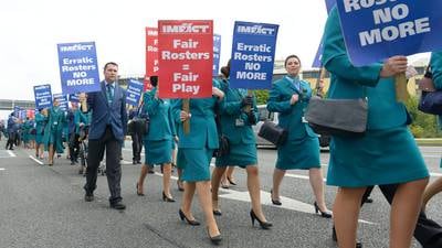 Up to 800 Aer Lingus cabin crew protest in Dublin