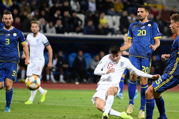 England go on late goal splurge to cap off campaign against Kosovo