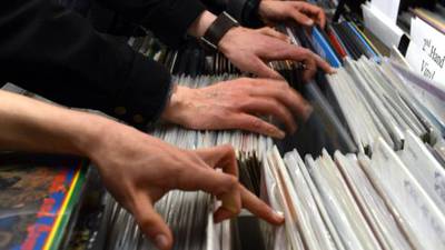 Vinyl record sales to top 1m for first time since 1996