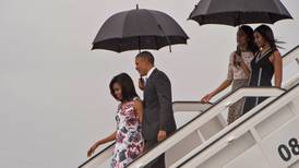 Cubans gather as Obamas tour through downtown Havana