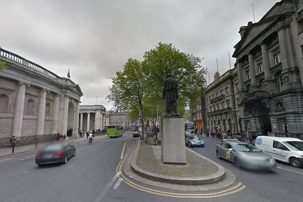 Top-end hotels object to taxi ban in College Green plaza plan