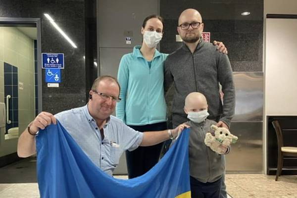 ‘We lost everything’ - Ukrainian mother arrives with son (5) who has leukaemia