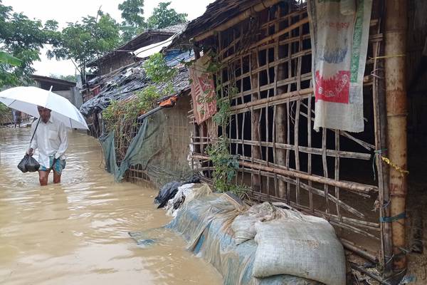 Floods leave 11 dead and thousands of Rohingya refugees homeless