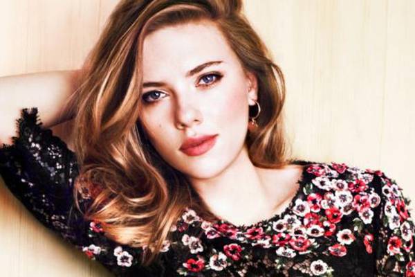 Scarlett Johansson criticised for accepting transgender role
