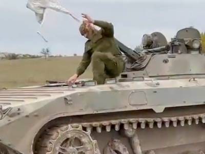 Russians surrender to Ukrainian forces in Kherson