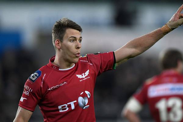 Saracens sign Wales back Liam Williams from Scarlets