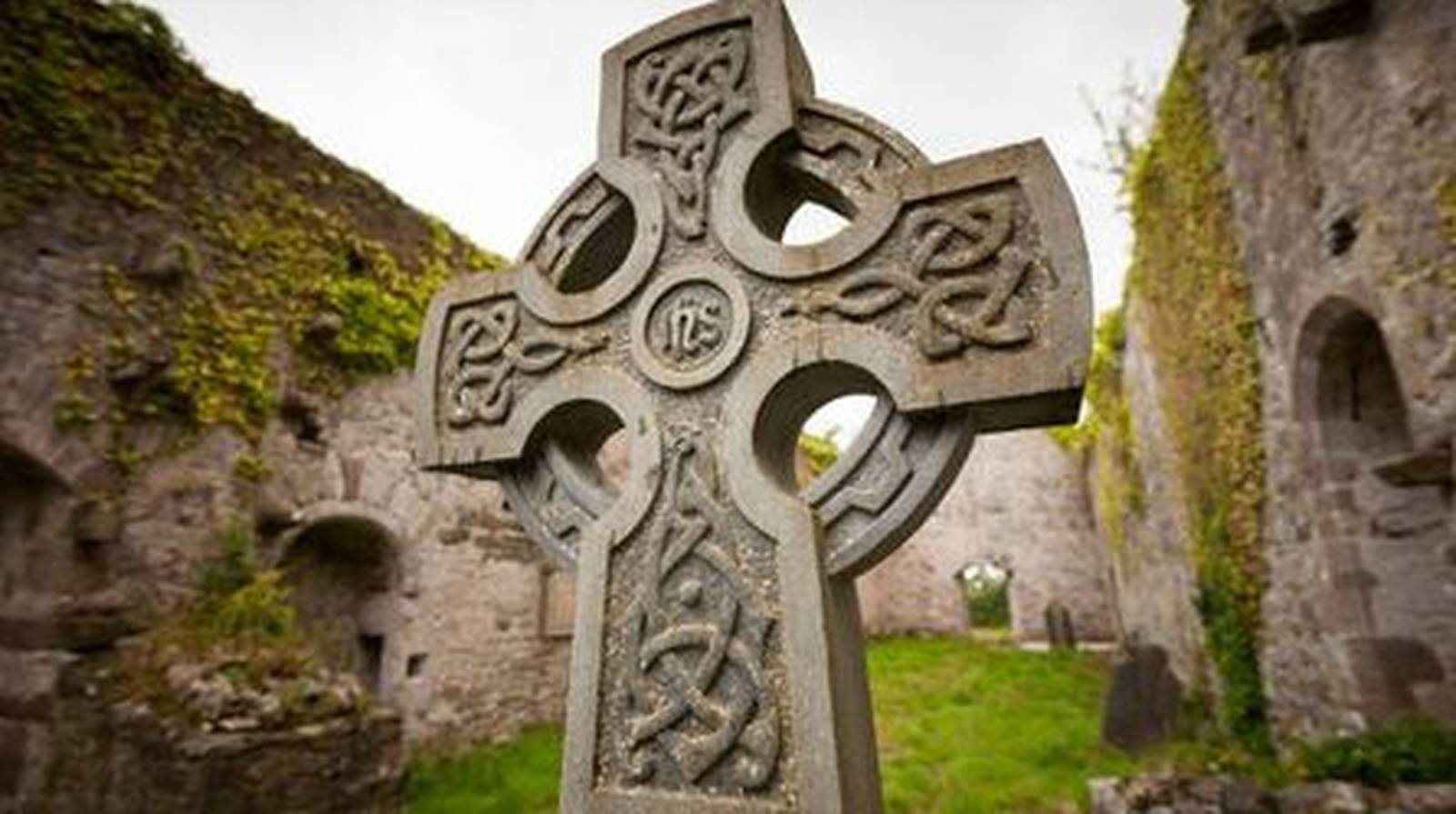 Община в ирландии. Кельты Ирландия. Кельтская Церковь Ирландии. Кельтский крест языческий. Кельтские друиды Стоунхендж.