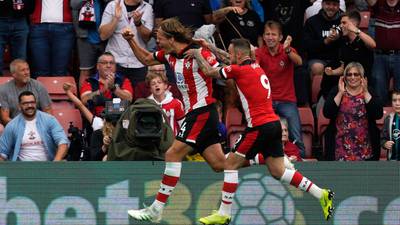 United held by 10-man Southampton