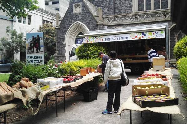 Can food sharing initiatives reduce food waste?