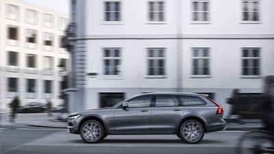 Volvo V90CC: Swedes take luxury cross country