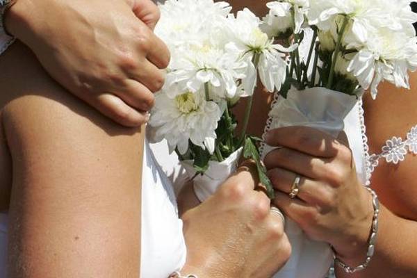 €20 to book wedding dress fitting: Can they do that?