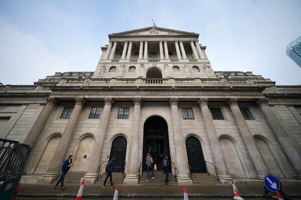 Bank of England keeps interest rate at 5.25%