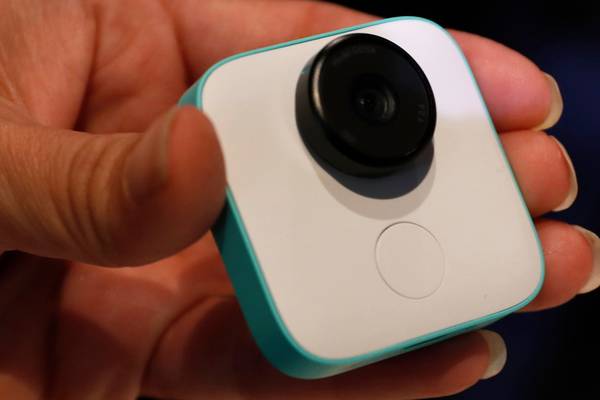 Google’s new gadget Clips is a tiny artificial intelligence camera