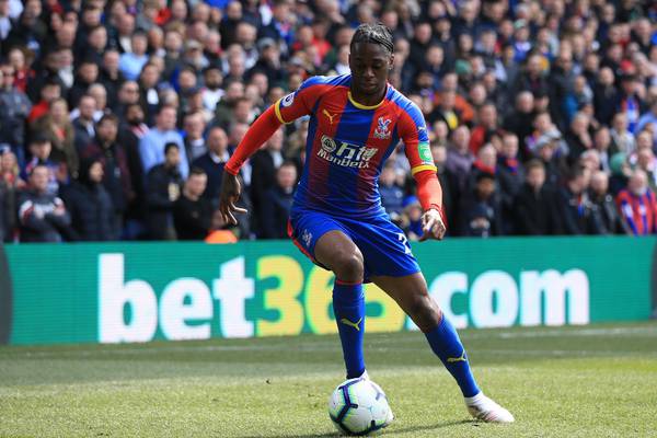 Manchester United holding talks with Aaron Wan-Bissaka