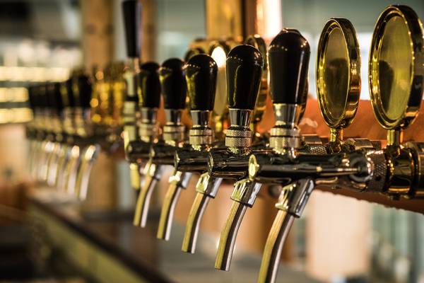 Extending late trading hours will benefit pubs and clubs, association says