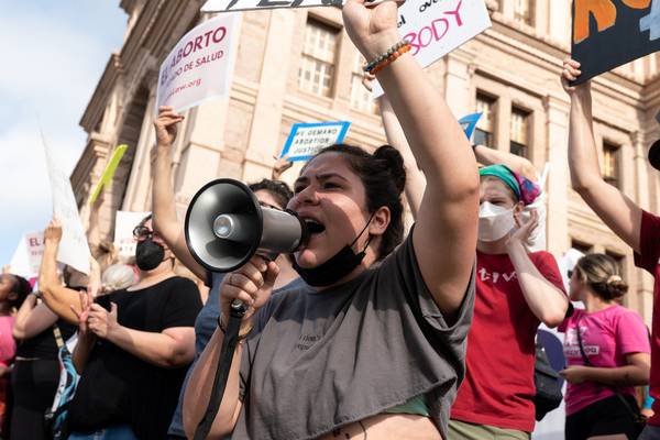 Texas: Strictest abortion law in the US reinstated following court order