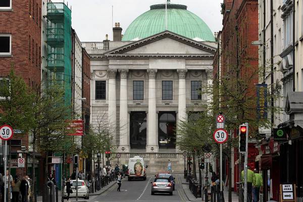 Dublin plaza ‘would see 1,600 buses a day’ on Parliament Street
