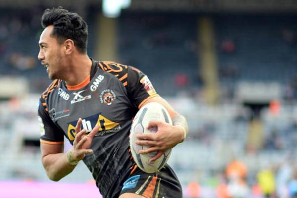 Sale Sharks defend contentious Denny Solomona signing