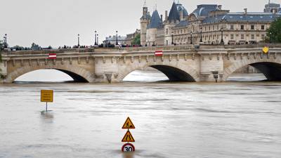 Paris floods: Seine expected to hit 6.5 metres as landmarks shut