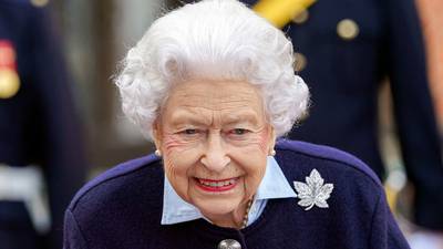 Queen Elizabeth urged by doctors to rest at least two weeks