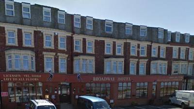 British hotel to refund £100 fine for bad TripAdvisor review