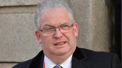 Health chief withdraws letter in consultants’ pay row