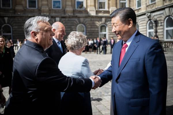 China’s Xi Jinping receives red carpet treatment in  Hungary