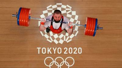 Tokyo 2020: Lasha Talakhadze lifts the weight of a camel before getting the hump