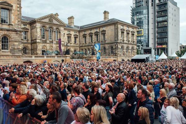 It’s quite unusual: 5,000 fans flock to Tom Jones show in Belfast