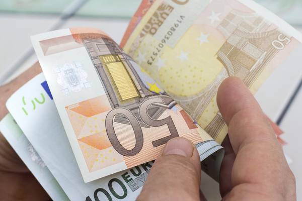Average weekly earnings up 4% to €770
