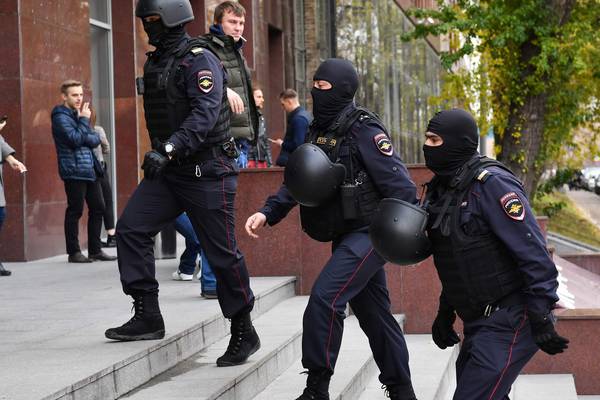 Russian opposition under pressure amid fresh raids and accusations