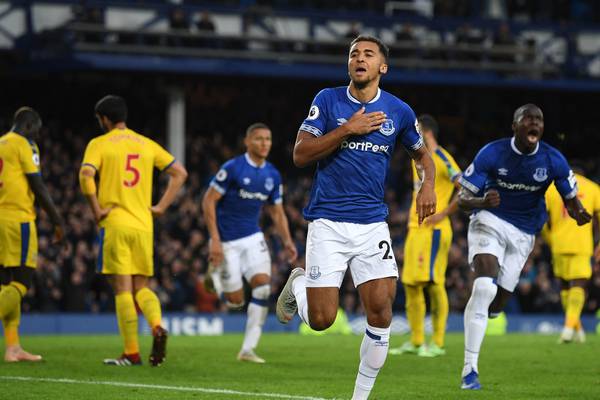 Everton strike late Crystal Palace rue missed penalty