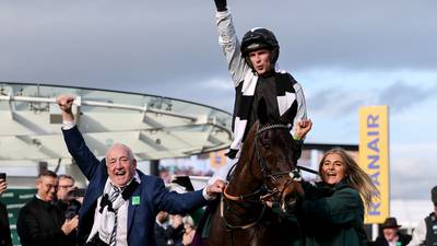 Flooring Porter retains Stayers Hurdle with a dominant front-running display