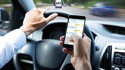 Mobile phones and driving: Charges result in just 25% conviction rate