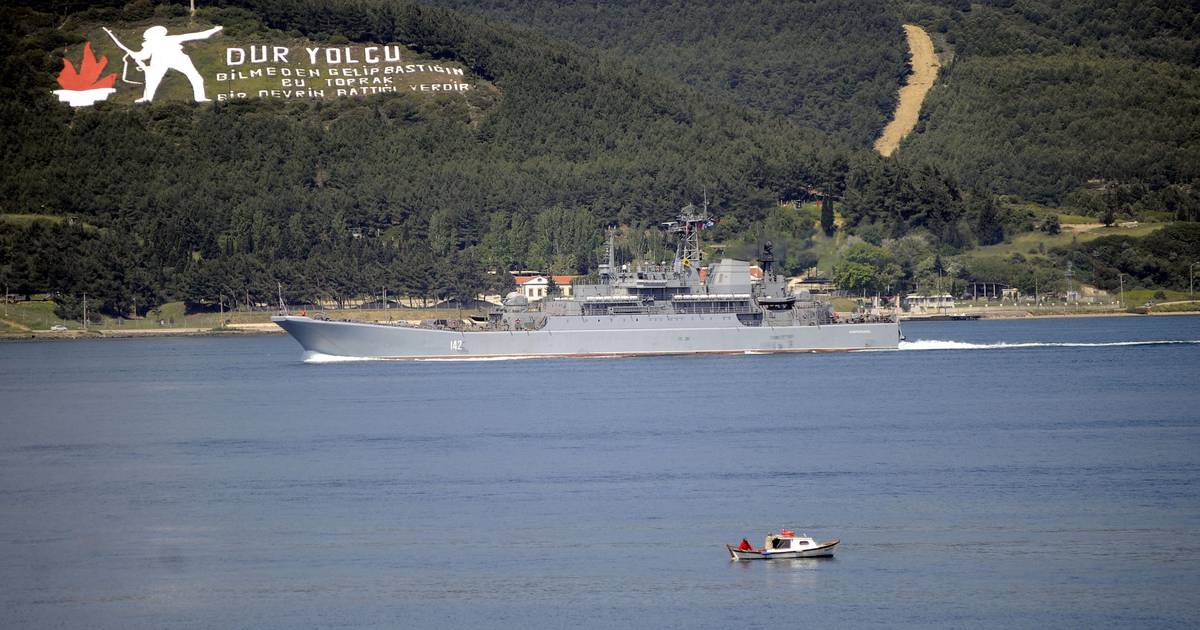 L'Ukraine affirme qu'une attaque de missile de croisière sur un port de Crimée a détruit un navire de guerre russe – The Irish Times