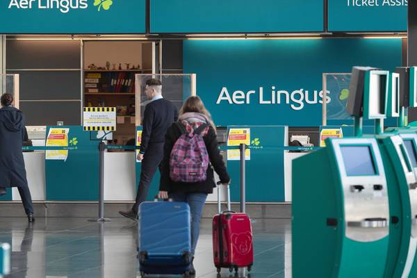 Near-full flight without social distancing prompts Aer Lingus review