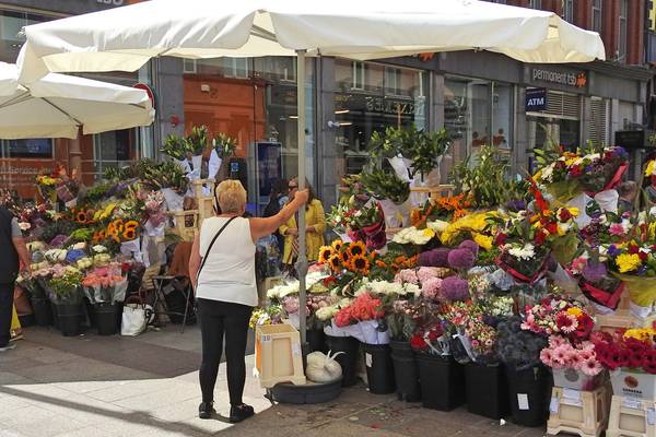 Firm apologises to Grafton Street flower sellers over ‘clutter’ complaint