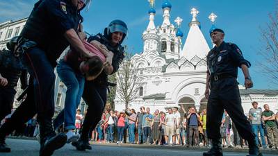 Moscow police arrest protesters ahead of Putin inauguration for fourth term