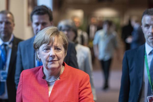 Merkel to win refugee standoff with CSU, according to poll