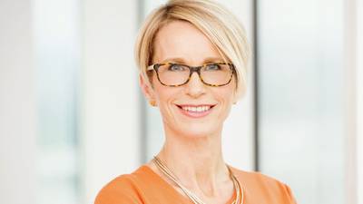 Glaxo to pay first woman boss 25% less than male predecessor