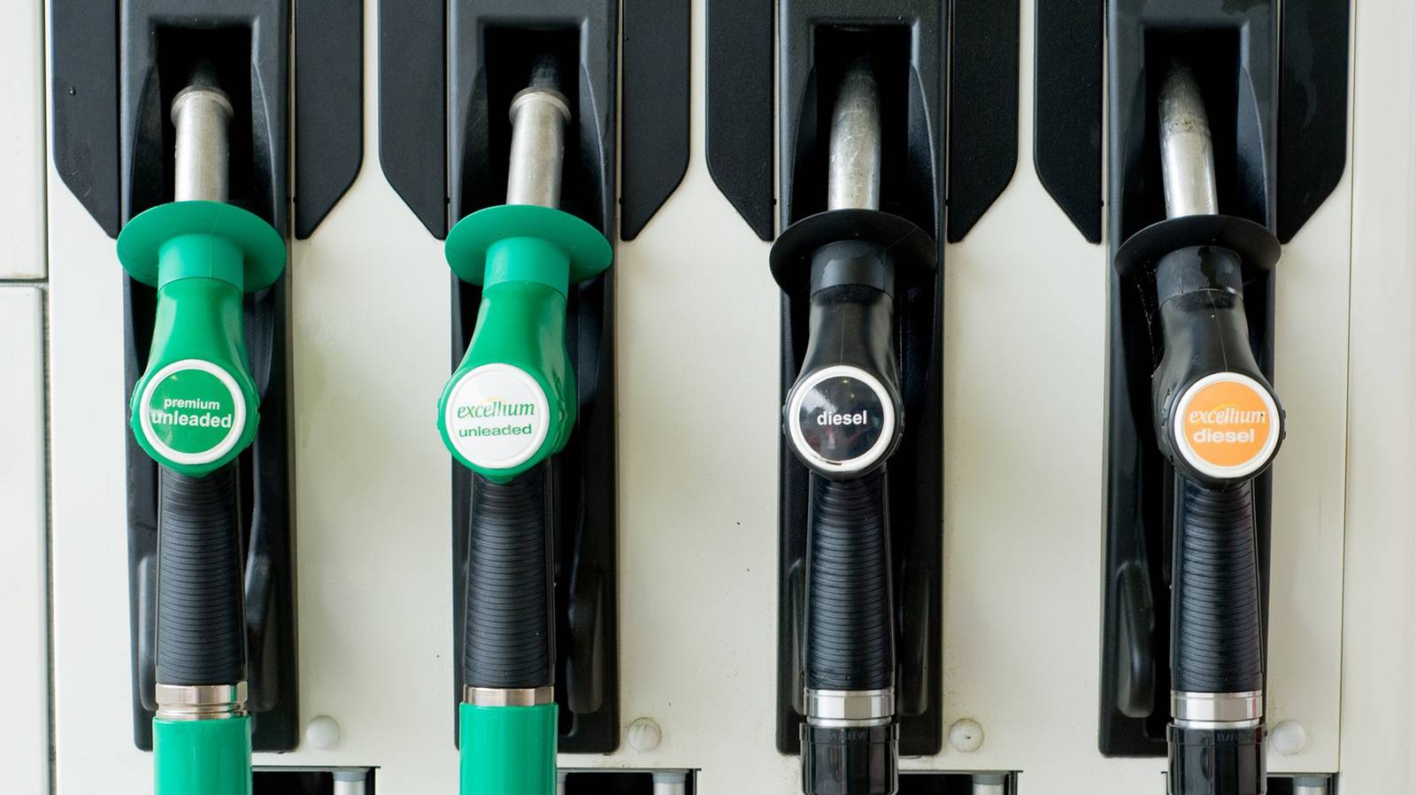 irish-petrol-and-diesel-prices-one-third-higher-than-2021-the-irish-times