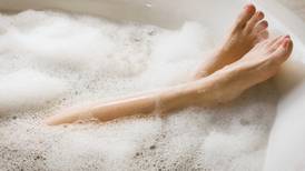 A hot bath or a cycle  – which is better for your  health?