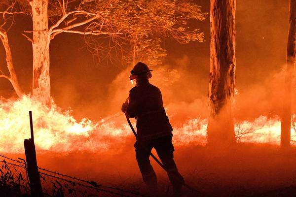 Australia bushfires death toll reaches 17 as conditions deteriorate