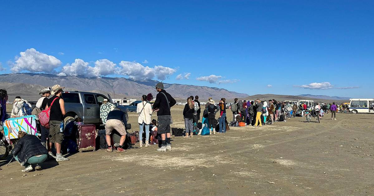 « Exode » de personnes coincées dans la boue du désert au festival Burning Man – The Irish Times
