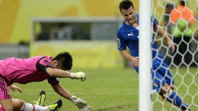 Italy prevail in seven goal thriller