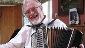 Tony MacMahon, ‘giant’ of Irish traditional music, dies