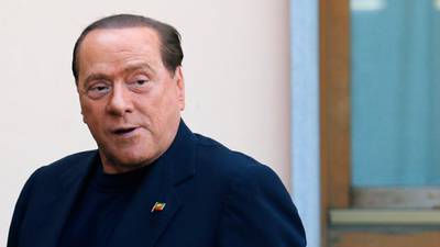 Renzi forced to backtrack on legislation   favouring Berlusconi