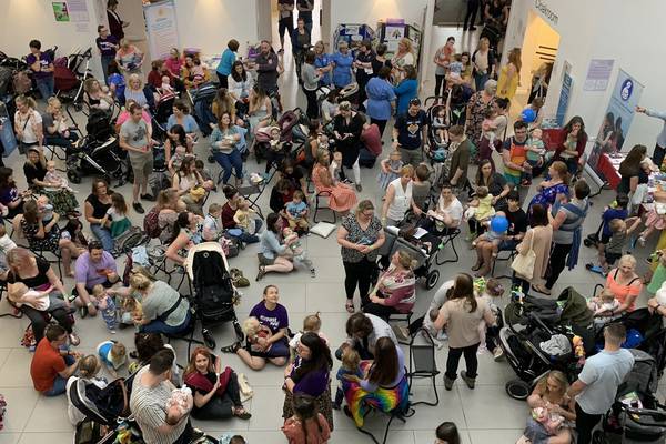 More than 200 mothers breastfeed children for Belfast’s Breastival